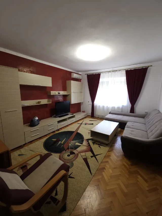 Proprietar închiriez la casa apartament cu trei camere pentru locuit/birouri, 100 mp – Timisoara, Timiș
