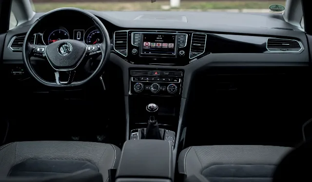 Vând Golf 7 2000tdi 150cp an 2017 Nr roși valabile – fotografia 4 din 7