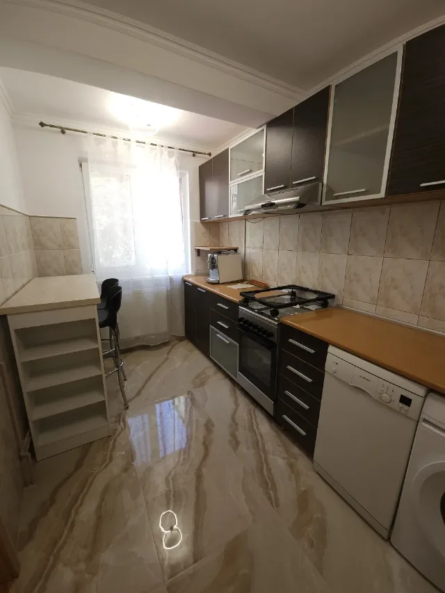 Proprietar închiriez la casa apartament cu trei camere pentru locuit/birouri, 100 mp – fotografia 3 din 8