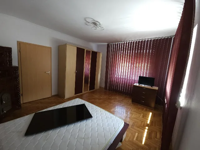 Proprietar închiriez la casa apartament cu trei camere pentru locuit/birouri, 100 mp – fotografia 7 din 8