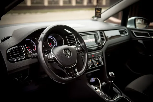 Vând Golf 7 2000tdi 150cp an 2017 Nr roși valabile – fotografia 5 din 7