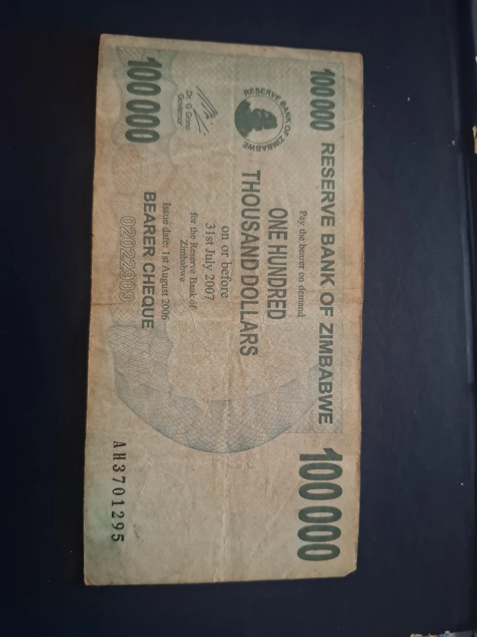 100.000 dollars 2007 – fotografia 1 din 2