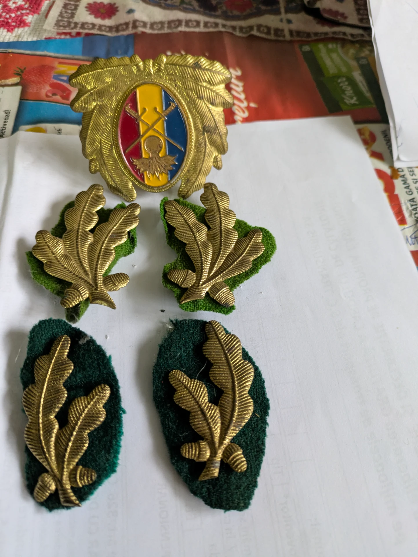 Insemne militare ,insigna +petlite – fotografia 1 din 2