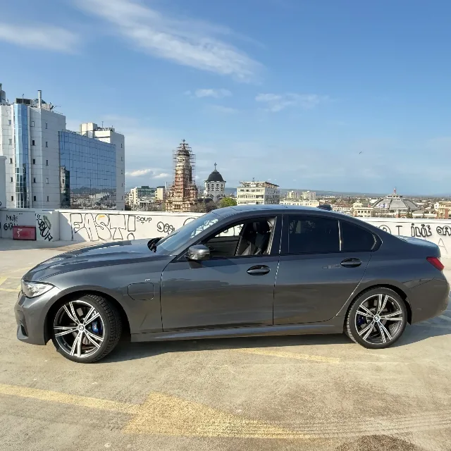 BMW seria 3, an 2020 – fotografia 2 din 8