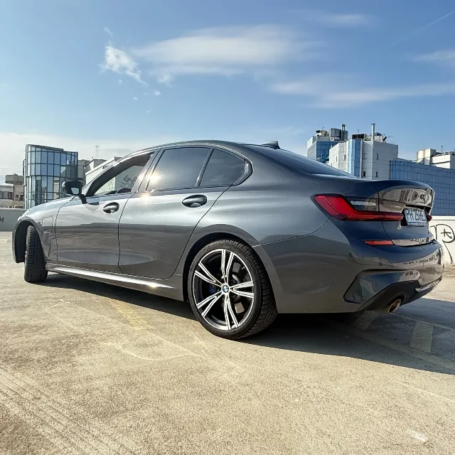 BMW seria 3, an 2020 – fotografia 3 din 8