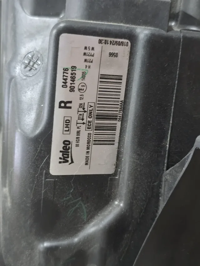 Far dreapta Dacia Lodgy Dokker H4 Halogen Valeo – fotografia 3 din 3