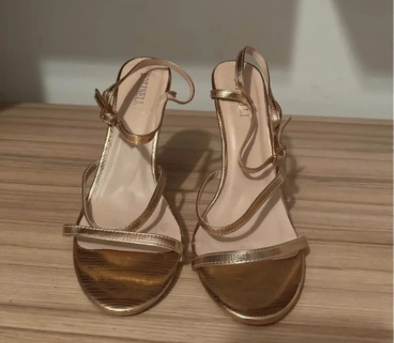 Sandale aurii elegante nepurtate – Falticeni, Suceava