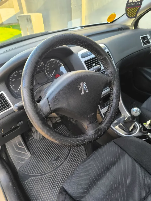 Peugeot 307 break – fotografia 6 din 8