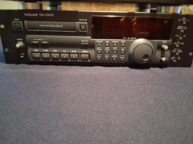 Linie Studio TASCAM Professional: Casetofon Deck 112 MKII & DAT Recorder DA-45HR 24-Bit – fotografia 5 din 5