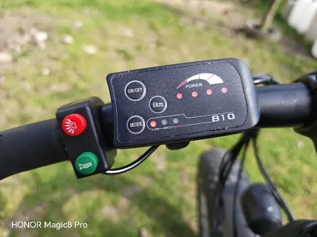 Bicicleta electrica Fat Bike neagră – fotografia 5 din 7