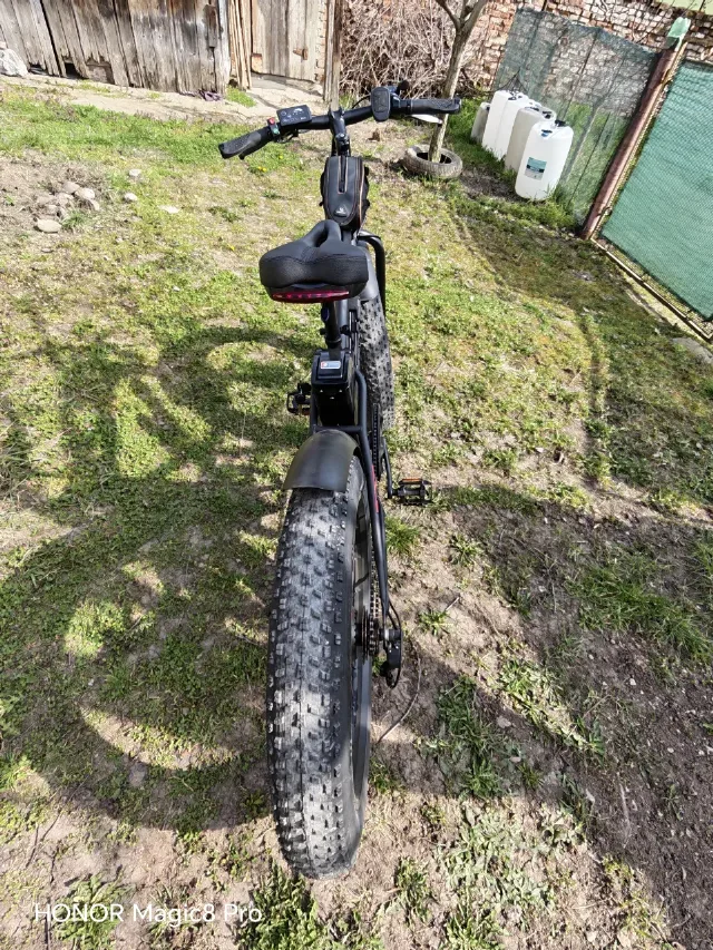Bicicleta electrica Fat Bike neagră – fotografia 2 din 7