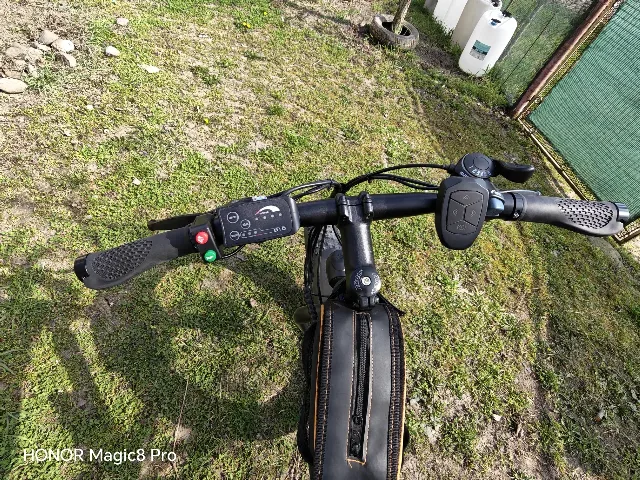 Bicicleta electrica Fat Bike neagră – fotografia 3 din 7