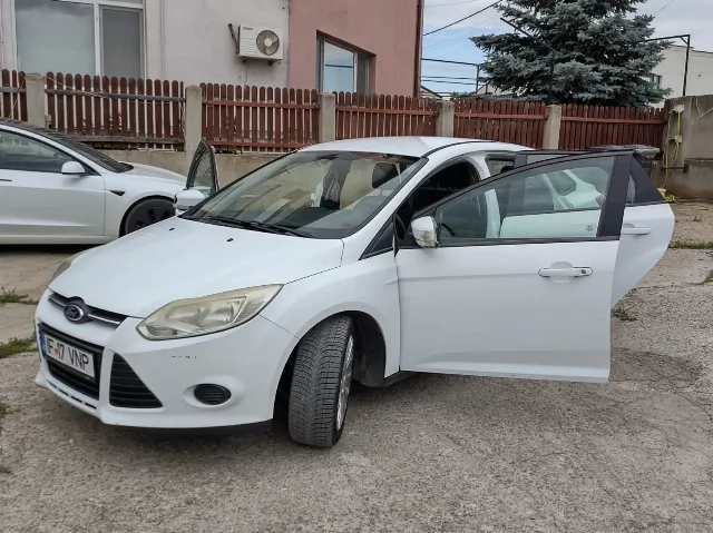 Ford Focus 2012 – fotografia 2 din 8