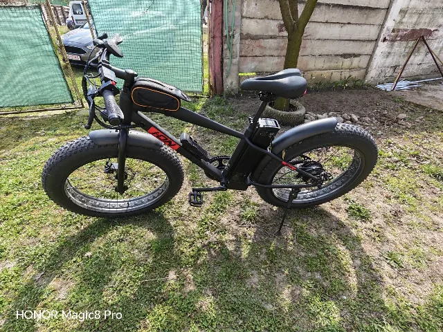 Bicicleta electrica Fat Bike neagră – fotografia 4 din 7