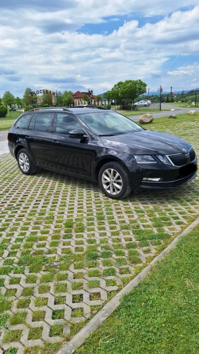 Autoturism Skoda Octavia – fotografia 3 din 8