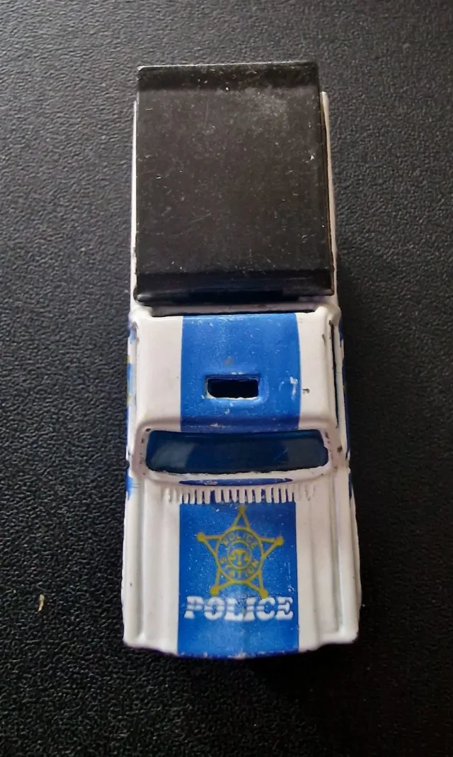 Mașinuță de jucărie vintage, de tip pickup truck al poliției, anii '80 – fotografia 3 din 4