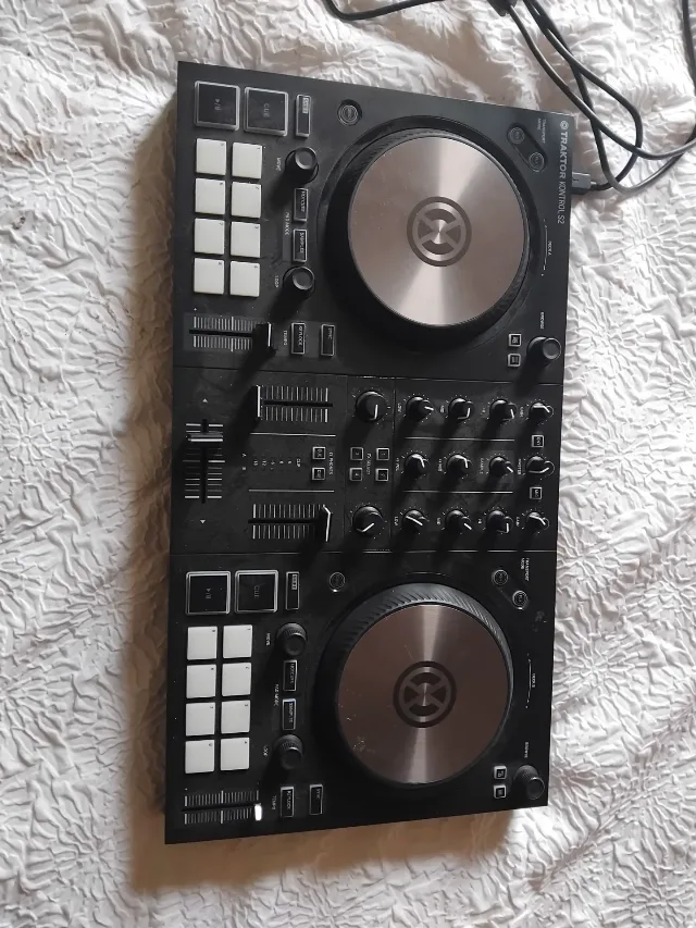 Traktor mixer DJ – fotografia 2 din 8