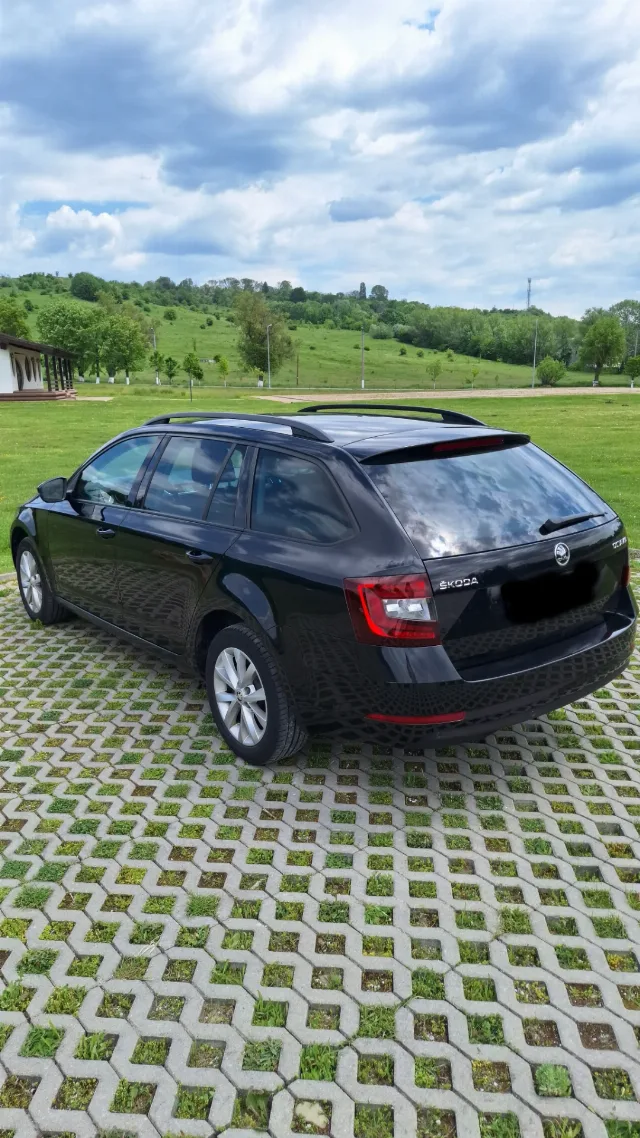 Autoturism Skoda Octavia – fotografia 5 din 8