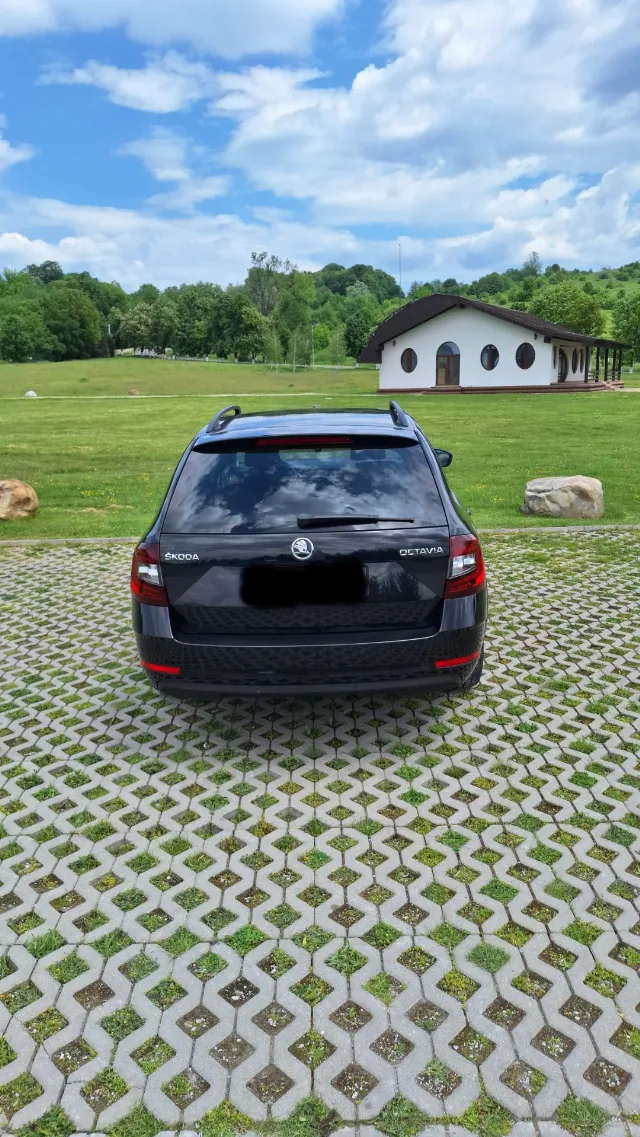 Autoturism Skoda Octavia – fotografia 6 din 8