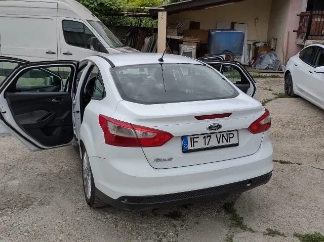 Ford Focus 2012 – fotografia 5 din 8