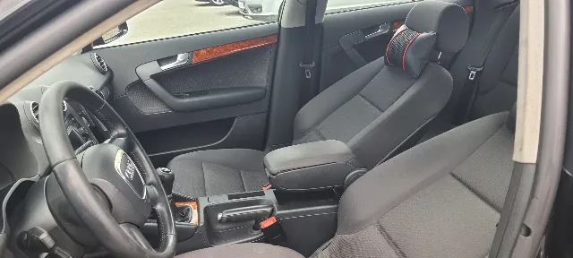 Audi A3 8P 1.9 TDI – fotografia 6 din 8