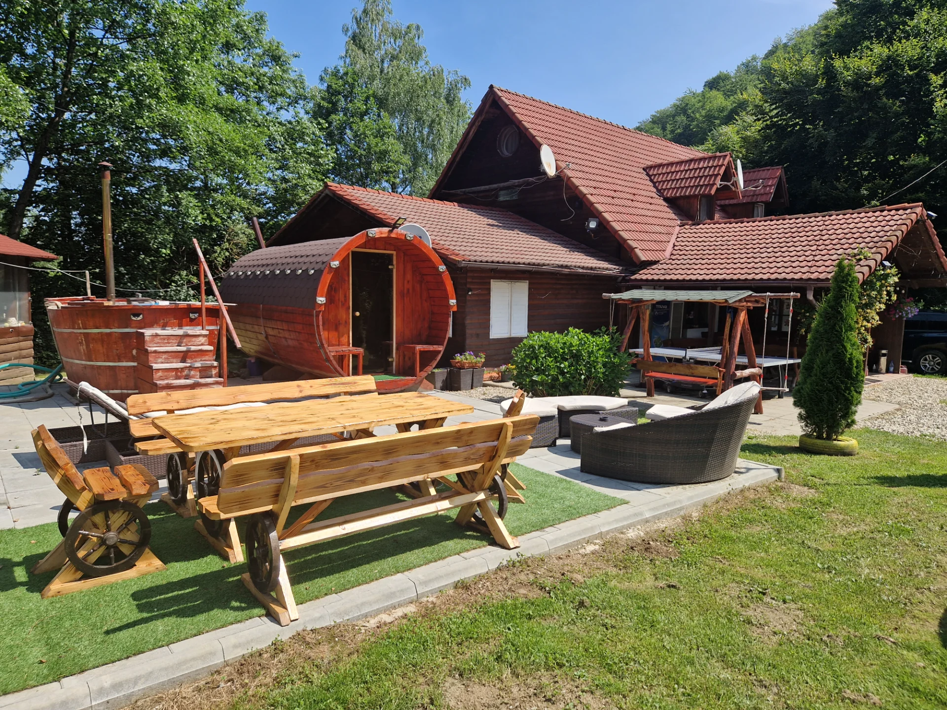 Inchiriez cabana la poalele muntilor fagaras sanbata de sus – fotografia 1 din 8