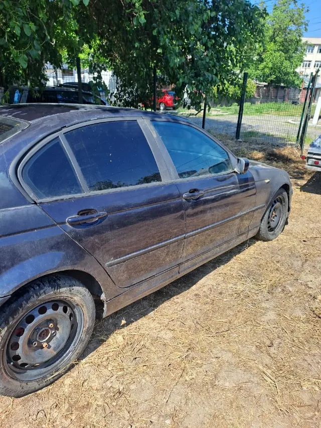 se vinde în vederea dezmembrării BMW 318 benzina  an 2003 – Baldovinesti, Brăila