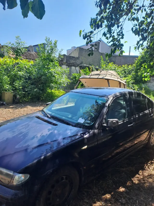 se vinde în vederea dezmembrării BMW 318 benzina  an 2003 – fotografia 4 din 5