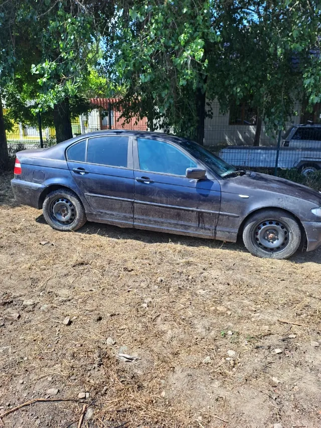 se vinde în vederea dezmembrării BMW 318 benzina  an 2003 – fotografia 3 din 5