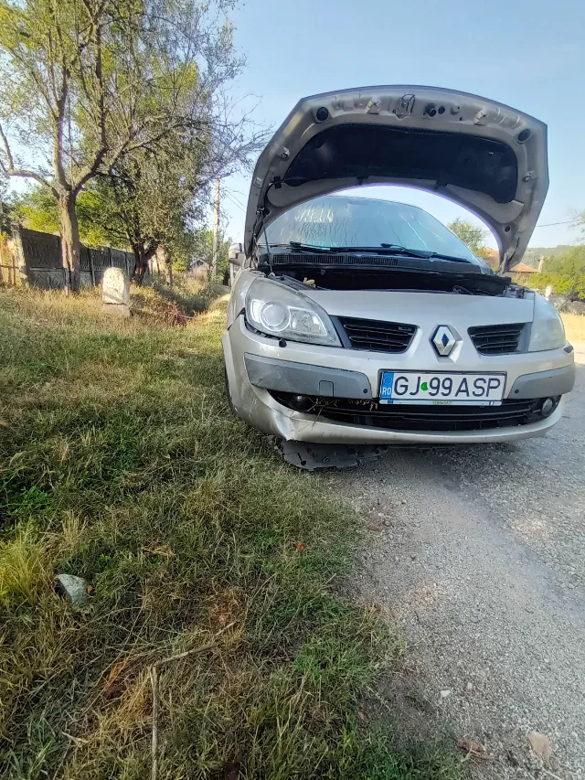 Renaul scenic 2  1.9 dci 131 cp  facelift 2007 – fotografia 4 din 5