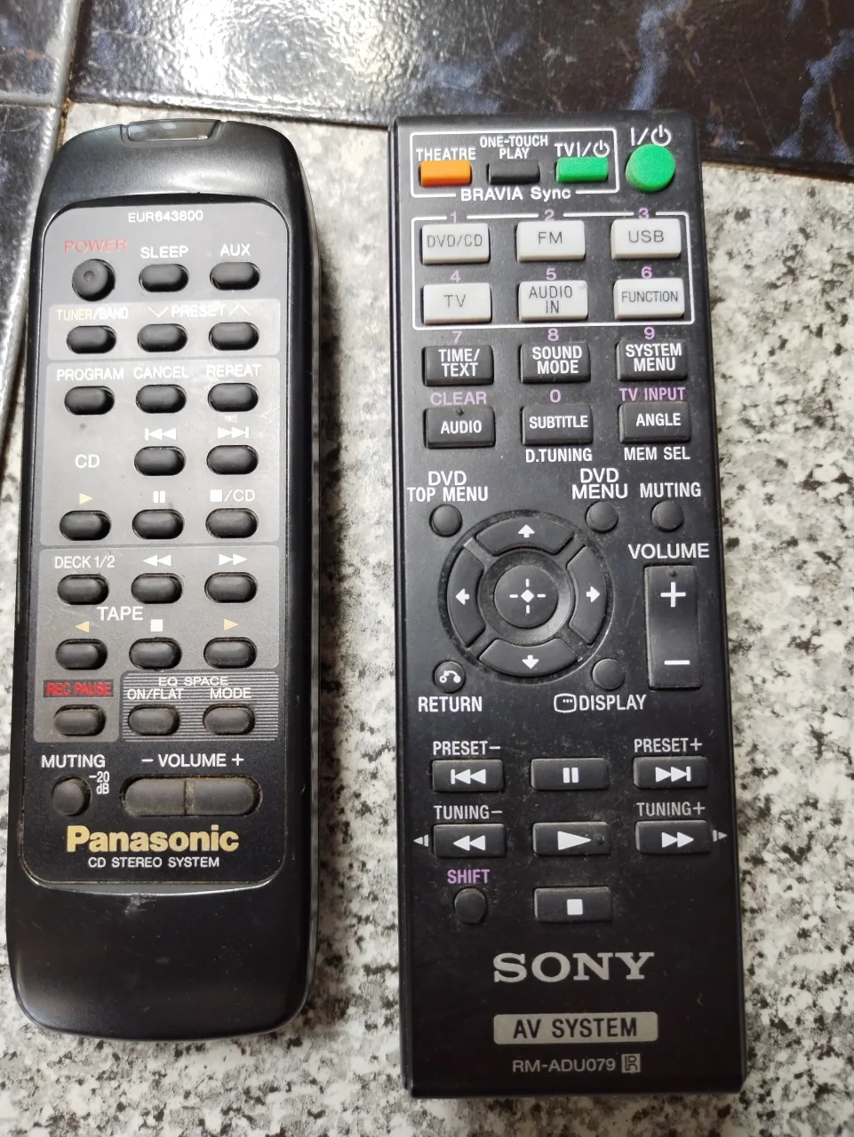 telecomanda sistem audio Panasonic și Sony – fotografia 1 din 8