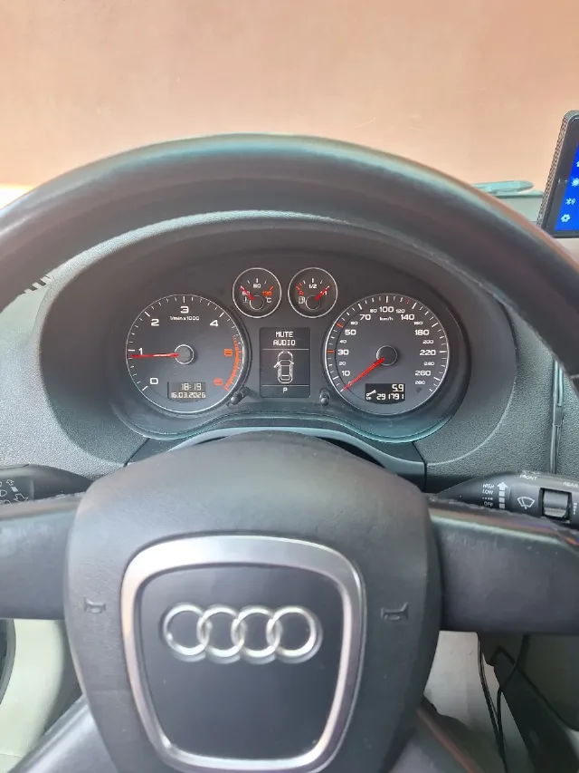 Audi A3 automat, an 2010, motor1600cm diesel, negru, functionare perfecta, 290000km, filtre, ulei, frane, cauciucuri,noi – fotografia 4 din 8