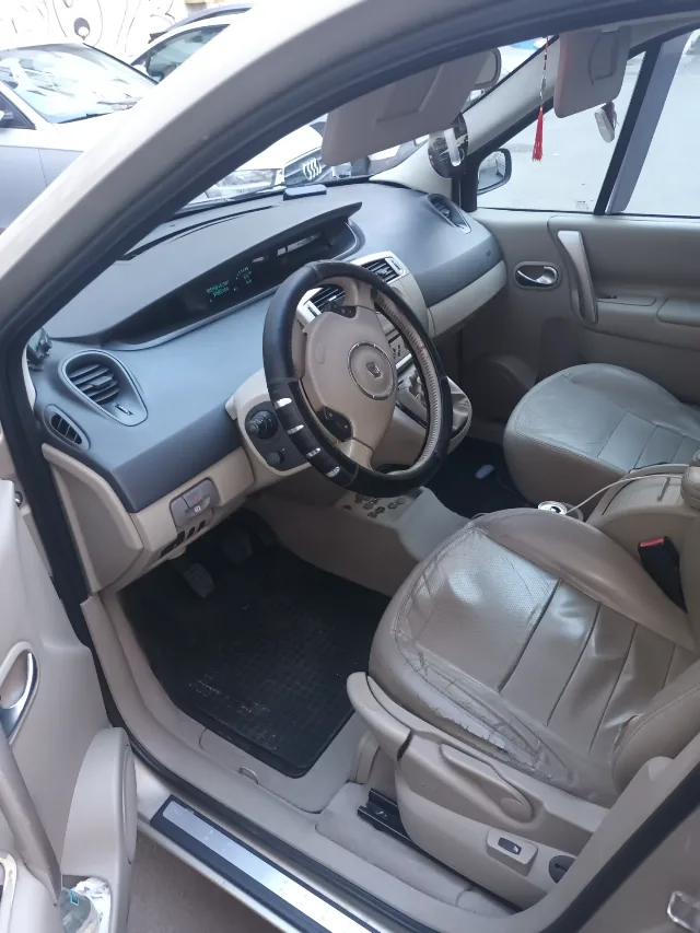 Renaul scenic 2  1.9 dci 131 cp  facelift 2007 – fotografia 5 din 5