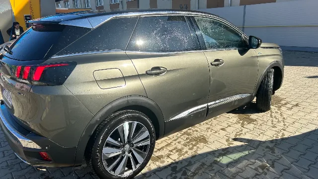 Peugeot 3008 Hybrid, 1.6 benzină an 2021 – fotografia 4 din 8