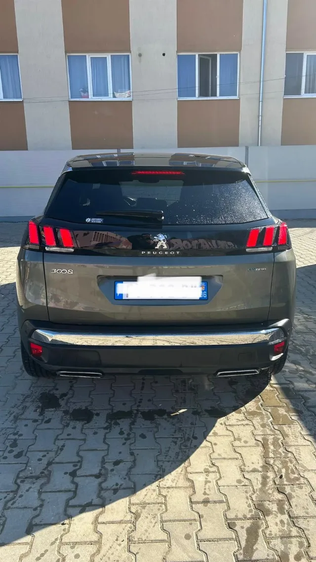 Peugeot 3008 Hybrid, 1.6 benzină an 2021 – fotografia 2 din 8