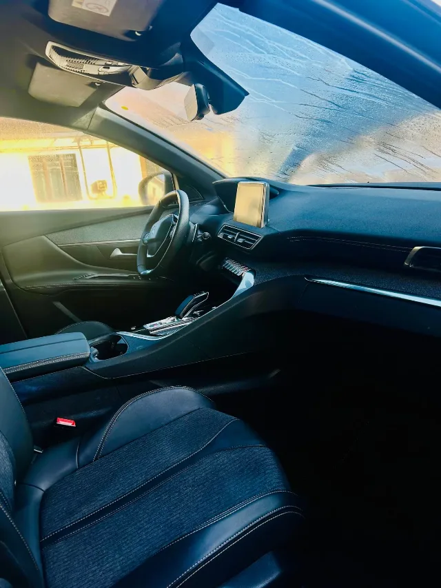 Peugeot 3008 Hybrid, 1.6 benzină an 2021 – fotografia 6 din 8