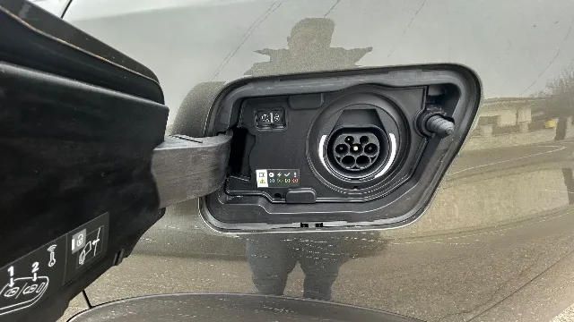 Peugeot 3008 Hybrid, 1.6 benzină an 2021 – fotografia 7 din 8