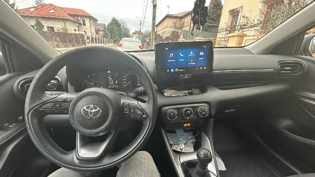 Toyota Yaris 2025 – fotografia 7 din 8