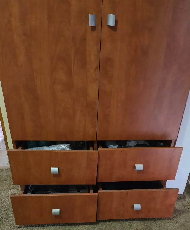 Dulap 2 usi foarte incapator, culoare cires, pal – fotografia 4 din 5