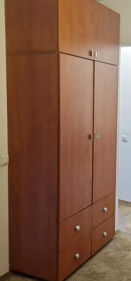 Dulap 2 usi foarte incapator, culoare cires, pal – fotografia 5 din 5
