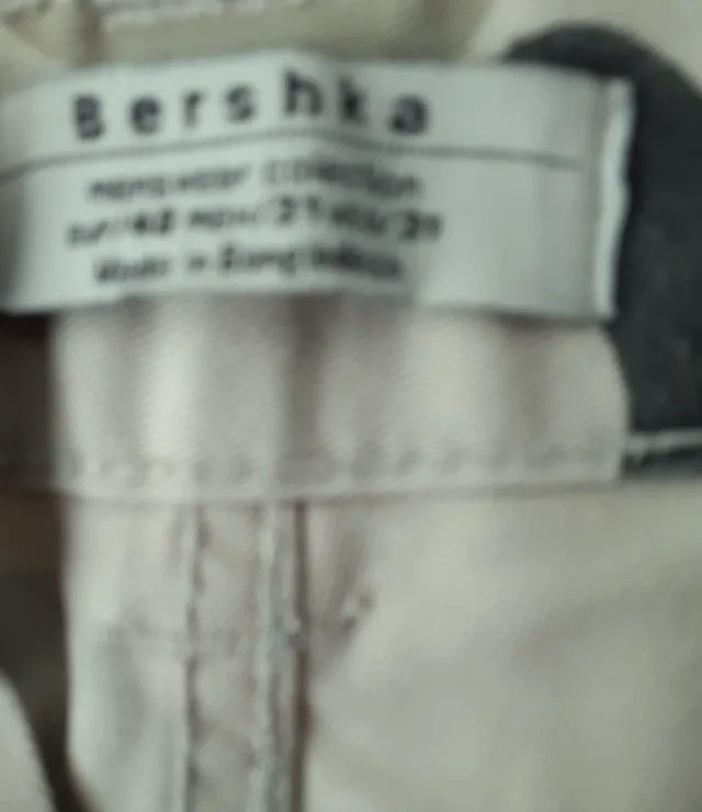 Pantalonii scurti de camunflaj Bershka (1): frumosi, noi fara eticheta – fotografia 3 din 5