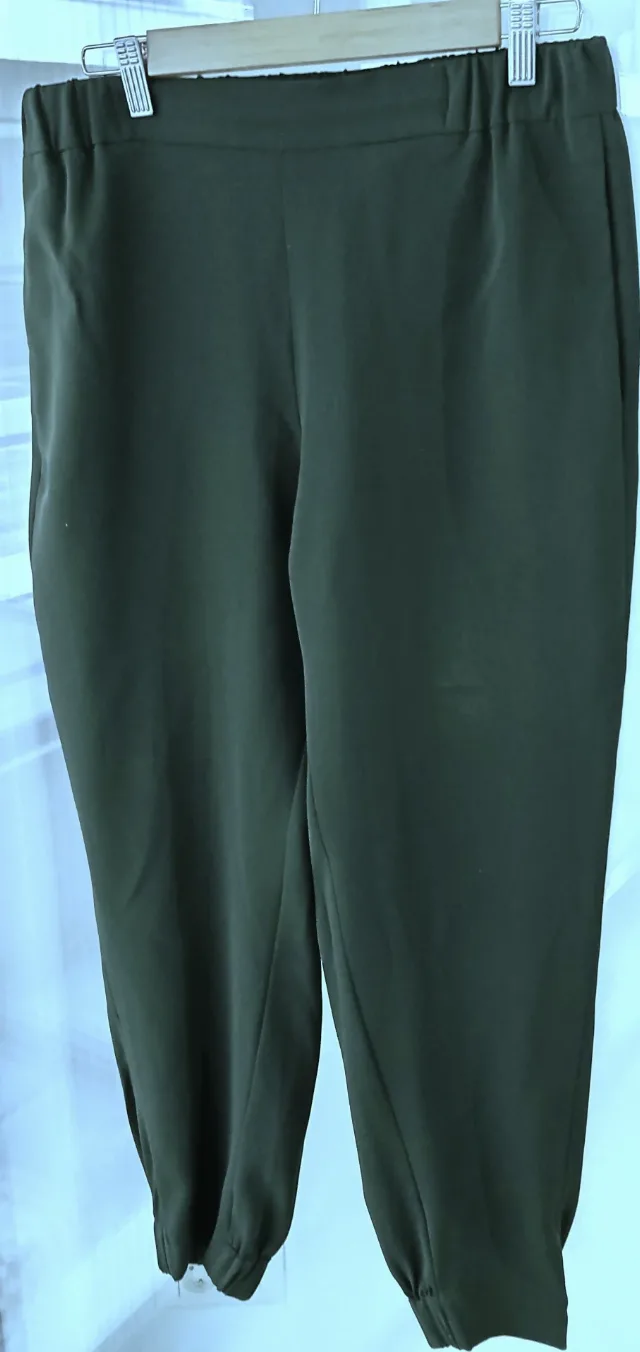 Pantalonii COS verzi matasosi de vara – fotografia 1 din 8