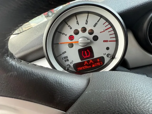 Masina auto minicooper – fotografia 5 din 8