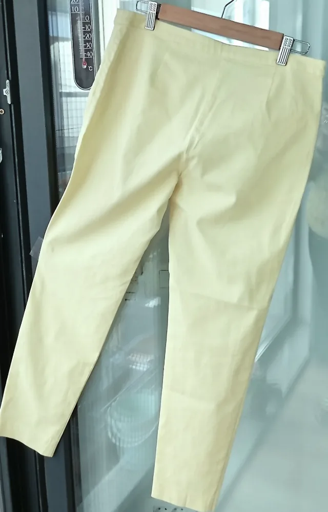 Pantalonii Stefanel lungi, galbeni (de culoarea galbenusului de ou): noi, fara eticheta – Sector 5, București