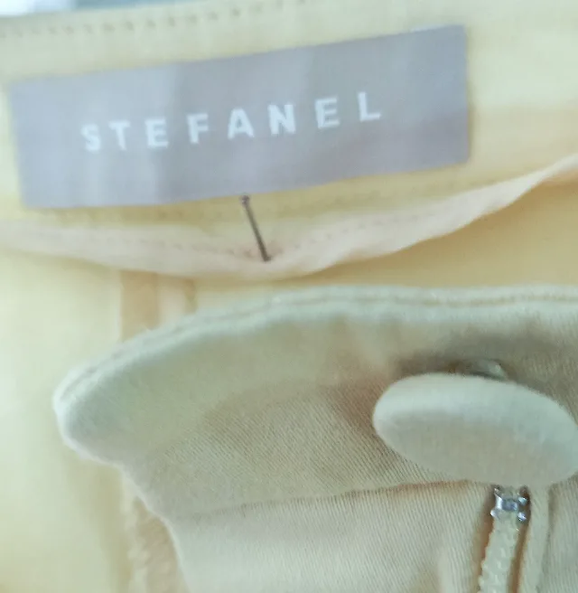 Pantalonii Stefanel lungi, galbeni (de culoarea galbenusului de ou): noi, fara eticheta – fotografia 2 din 8