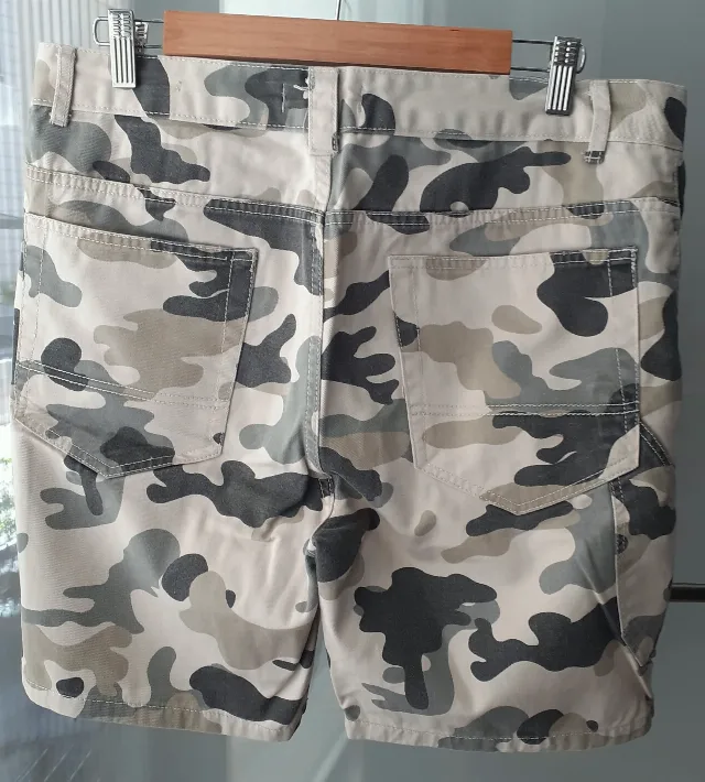 Pantalonii scurti de camunflaj Bershka (1): frumosi, noi fara eticheta – fotografia 4 din 5