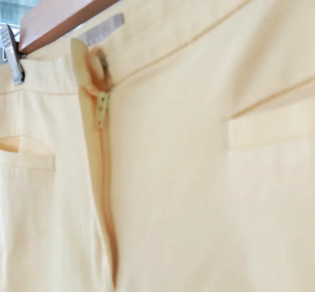 Pantalonii Stefanel lungi, galbeni (de culoarea galbenusului de ou): noi, fara eticheta – fotografia 4 din 8