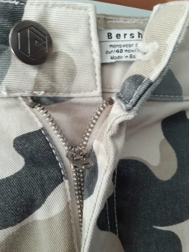Pantalonii scurti de camunflaj Bershka (1): frumosi, noi fara eticheta – fotografia 2 din 5