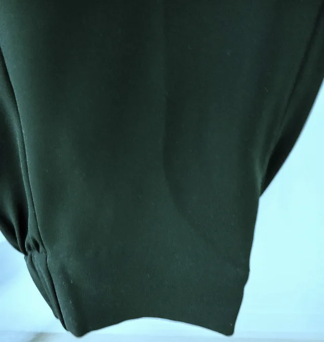 Pantalonii COS verzi matasosi de vara – fotografia 3 din 8