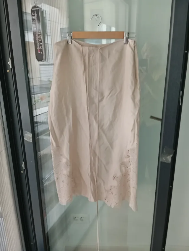 Fusta sau jupon H&M bej matasos cu dantela – Sector 5, București
